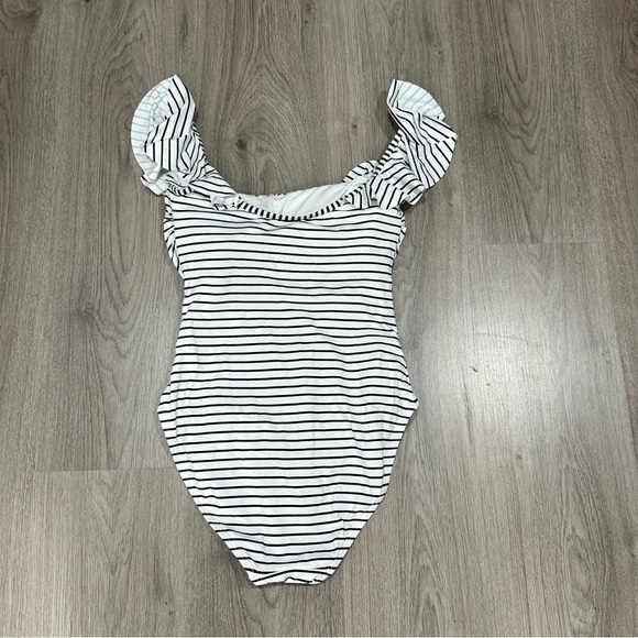 VINCE CAMUTO blossom stripe one piece swimsuit J8 - Picture 4 of 6